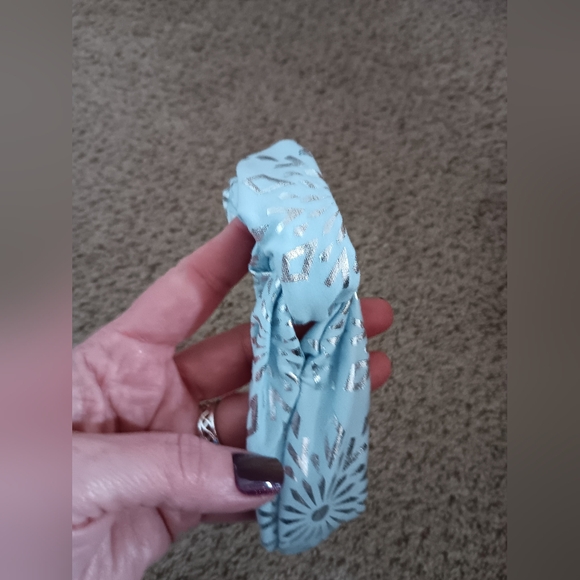 Girl's 3 Piece Outfit - Picture 5 of 6